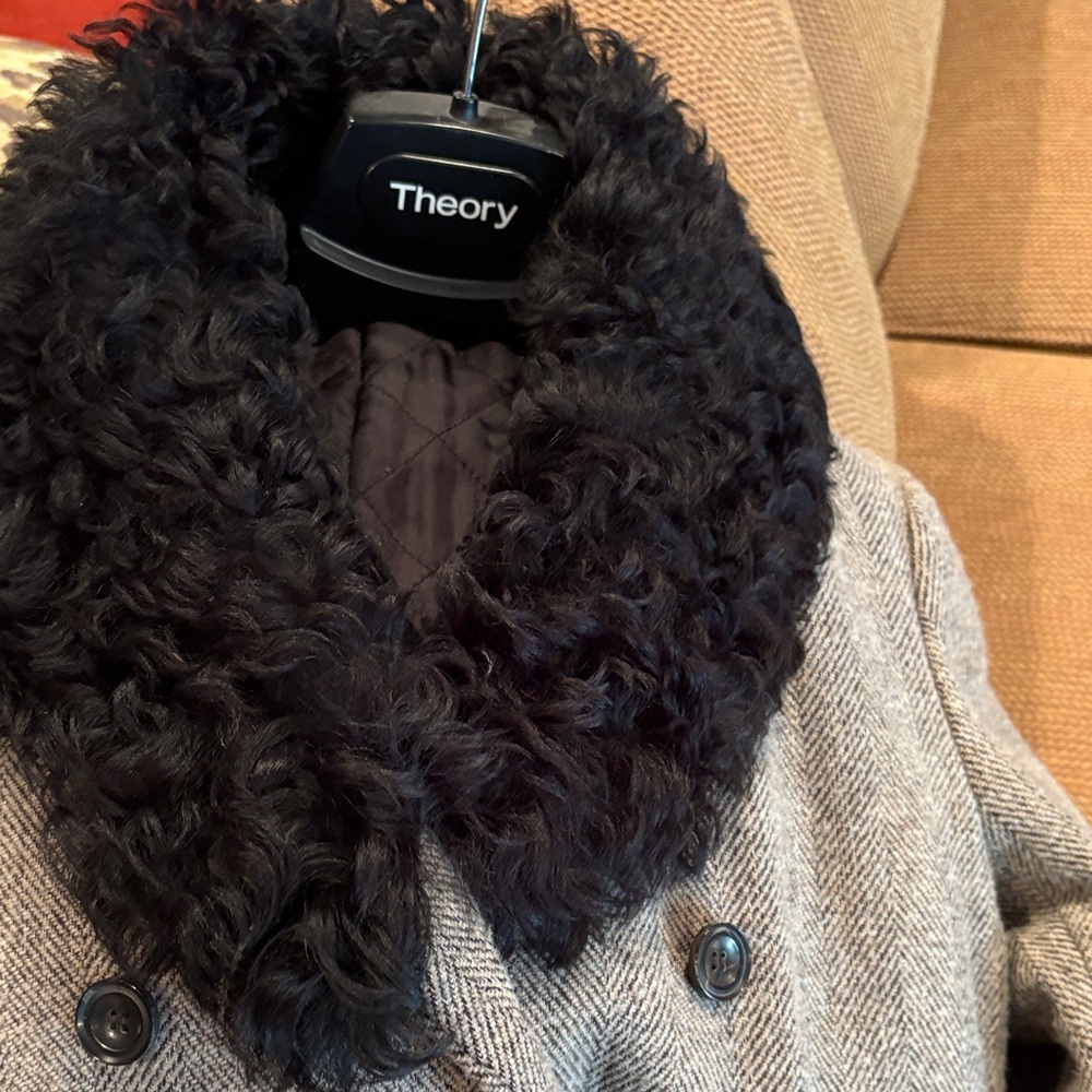 Theory Women's Textured Gray Teddy Jacket with Plush Black Collar